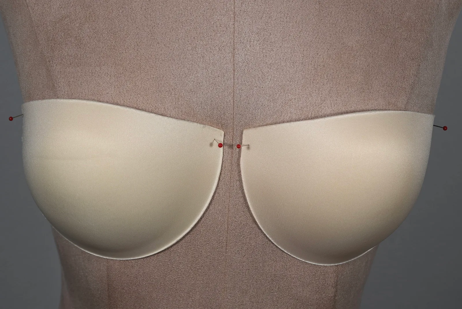 OlesJa Balconette BH-Cups in Hautfarbe mit starkem Doppel-Push-up-Effekt zum Einnähen in Brautkleider, Corsagen, Tops und Abendmode.