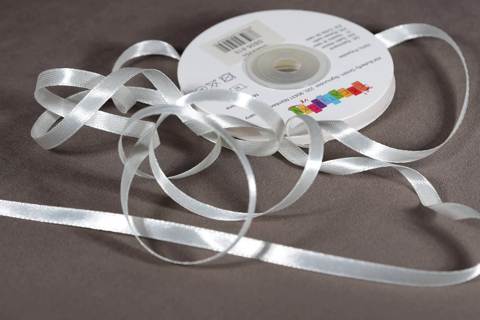 Satinband 6 mm in Ivory als Meterware aus 100 % Polyester für Brautmode, Schleifen, Dekorationen und Nähprojekte
