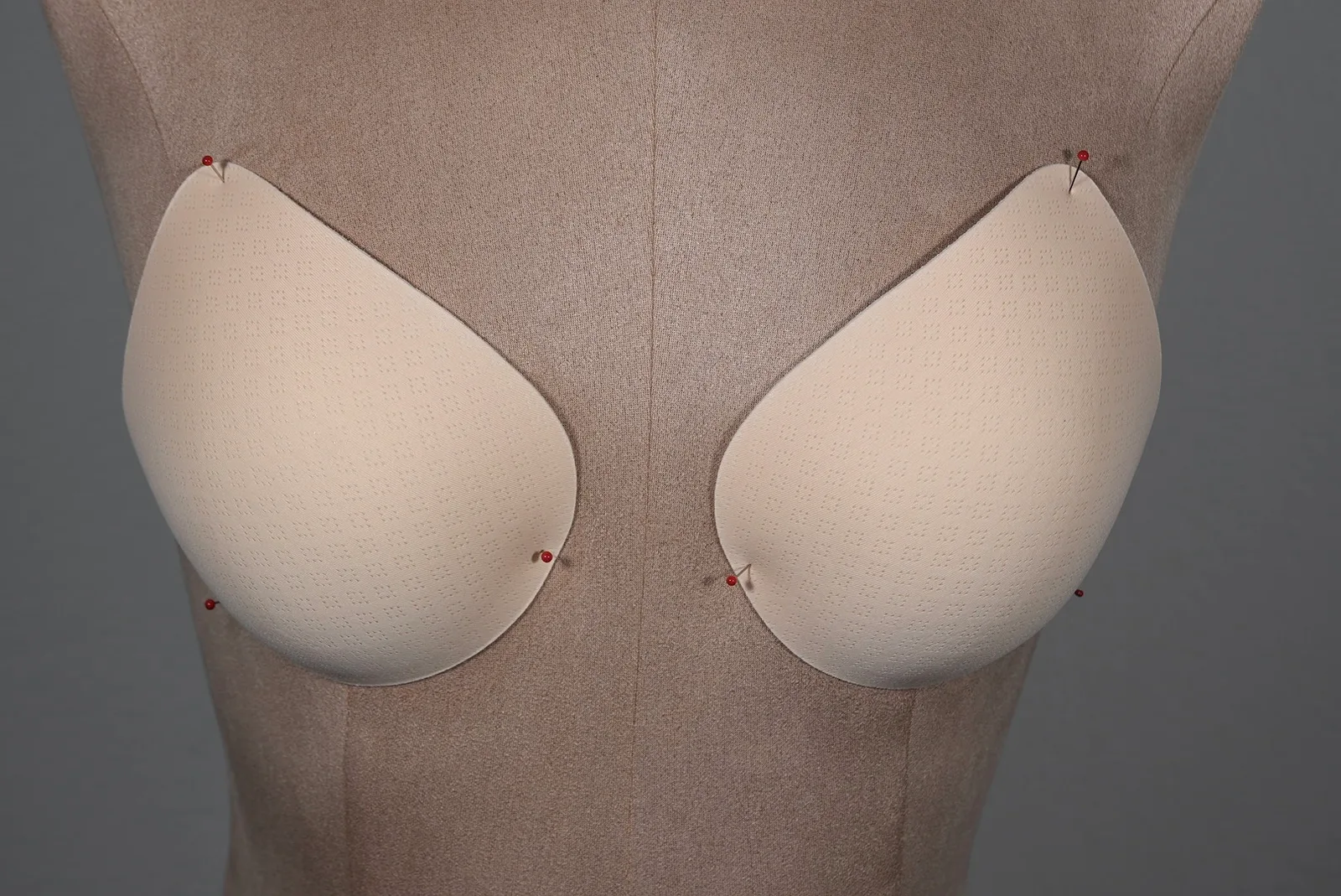 OlesJa BH-Cups in Tropfenform A/B in Hautfarbe mit leichter Polsterung und dezentem Push-up-Effekt zum Einnähen in Brautkleider, Tops und Blusen